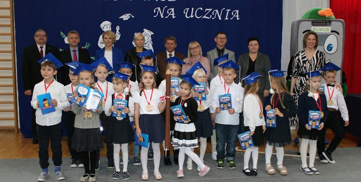 Mrocza Pasowanie na ucznia – wyjątkowy dzień pierwszoklasistów - fot. UM Mrocza