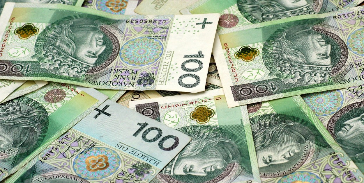 Mimo podwyżki, podatki w Sępólnie Krajeńskim i tak będą najniższe w regionie - bank-note-g0f2e52107_1920 - fot. Pixabay
