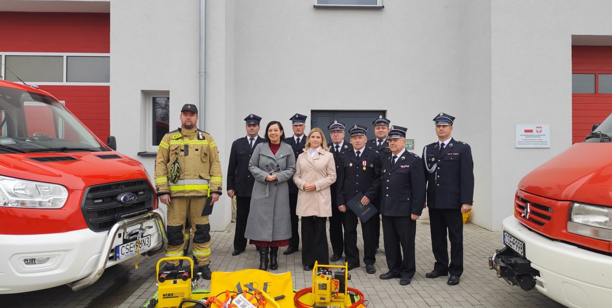 Narzędzia hydrauliczne dla OSP Kamień Krajeński i OSP Orzełek - fot. UM Kamień Krajeński