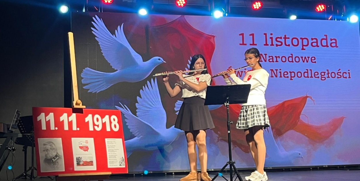 Okonek Uroczysta akademia z okazji Narodowego Święta Niepodległości - fot. Gmina Okonek