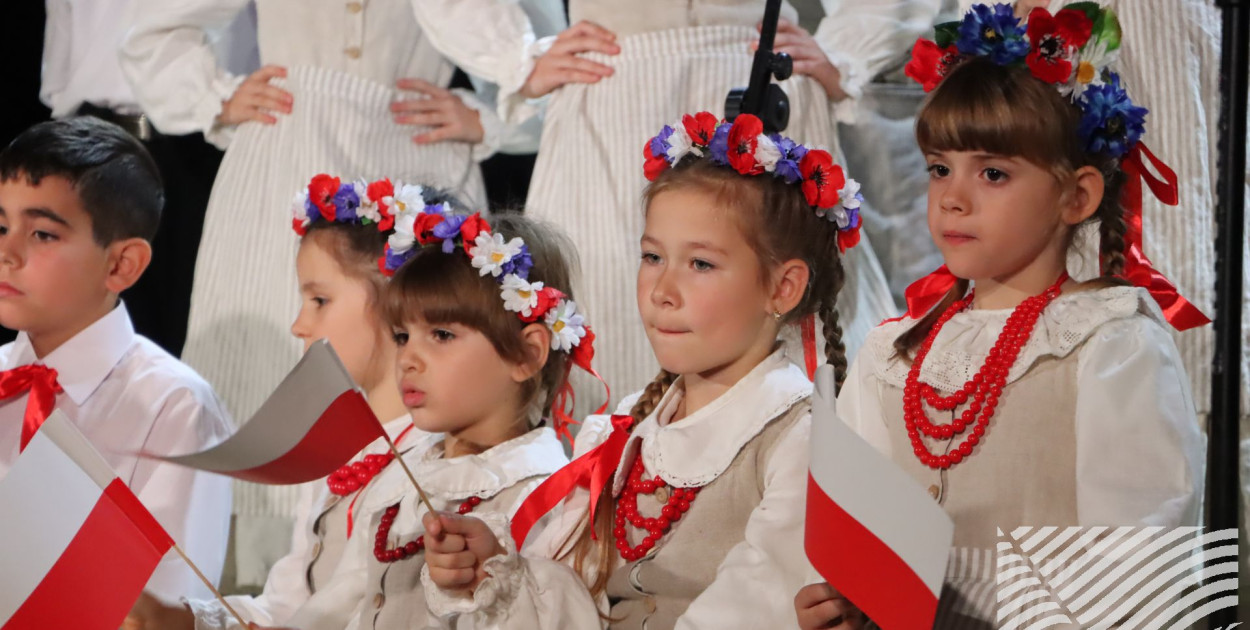 Młodzi nakielanie śpiewali dla Polski - fot. Powiat Nakielski