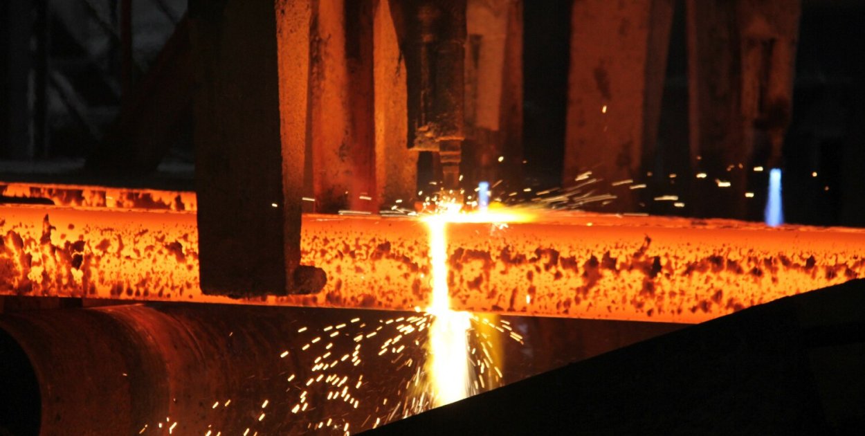 Kucie stali na zimno ? jak przebiega proces, gdzie się sprawdza i jakie daje korzyści? - fot. partnera