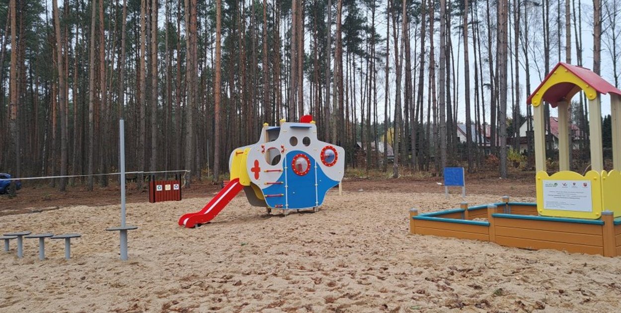 Gmina Krajenka Wesoły Plac Zabaw nad Jeziorem Wapieńskim - fot. Gmina Krajenka