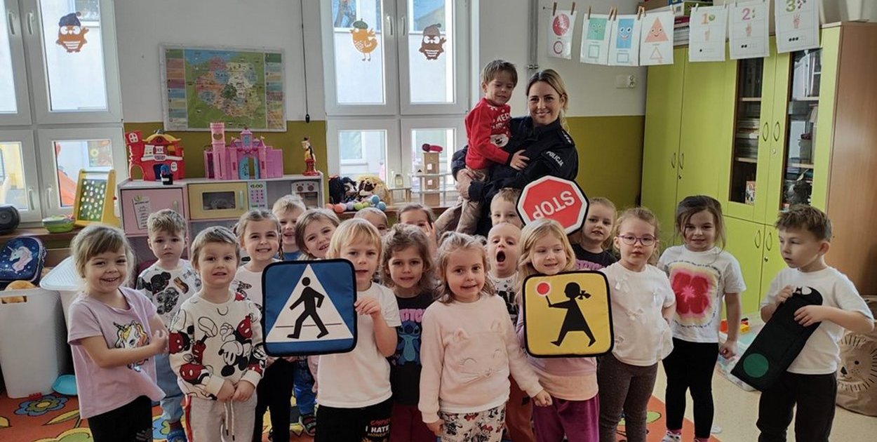 Policjantka z Koronowa z wizytą u przedszkolaków - fot. KP Koronowo