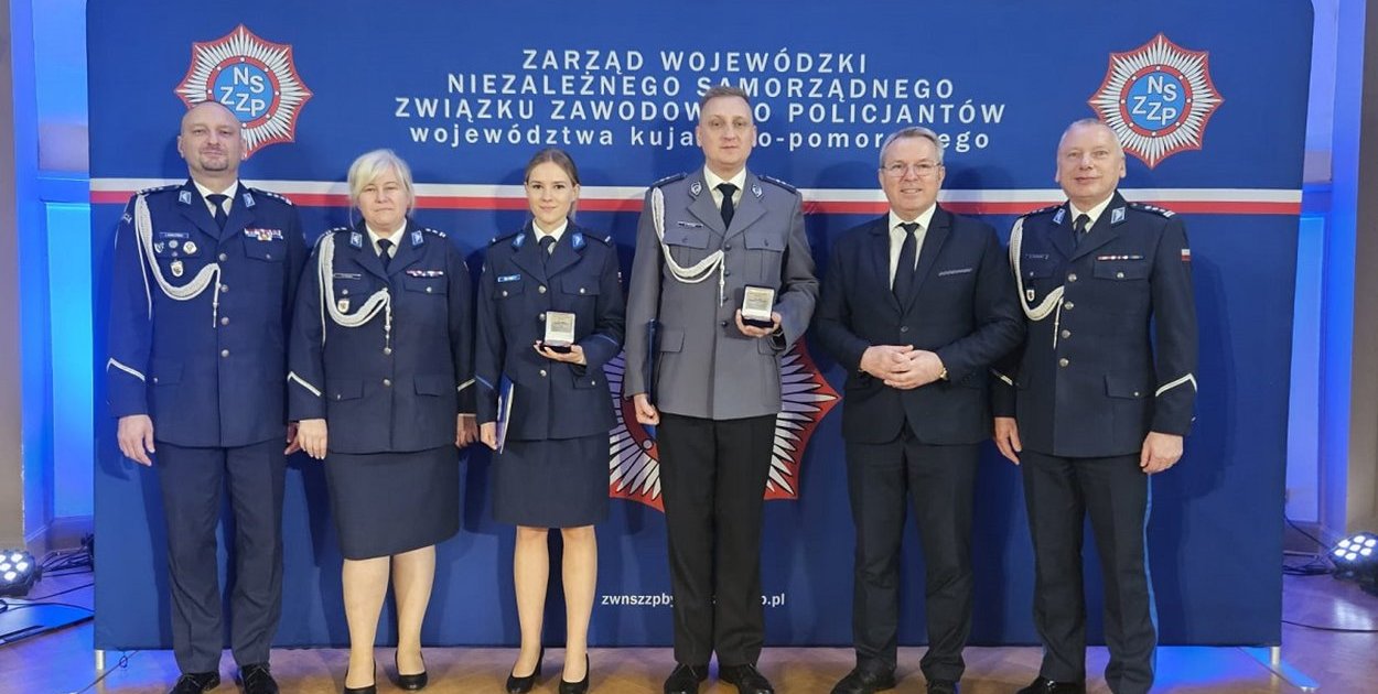 Sępoleńscy policjanci w gronie wyróżnionych Kryształowym sercem - fot. KWP Bydgoszcz