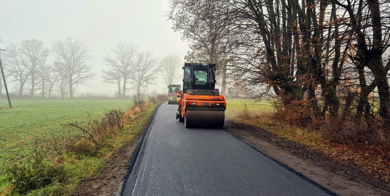 Trwa modernizacja drogi powiatowej w miejscowości Chlebno, w gminie Łobżenica - fot. Powiat Pilski