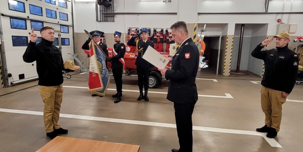 Ślubowanie nowego strażaka w KP PSP Nakło nad Notecią - fot.  KP PSP Nakło nad Notecią