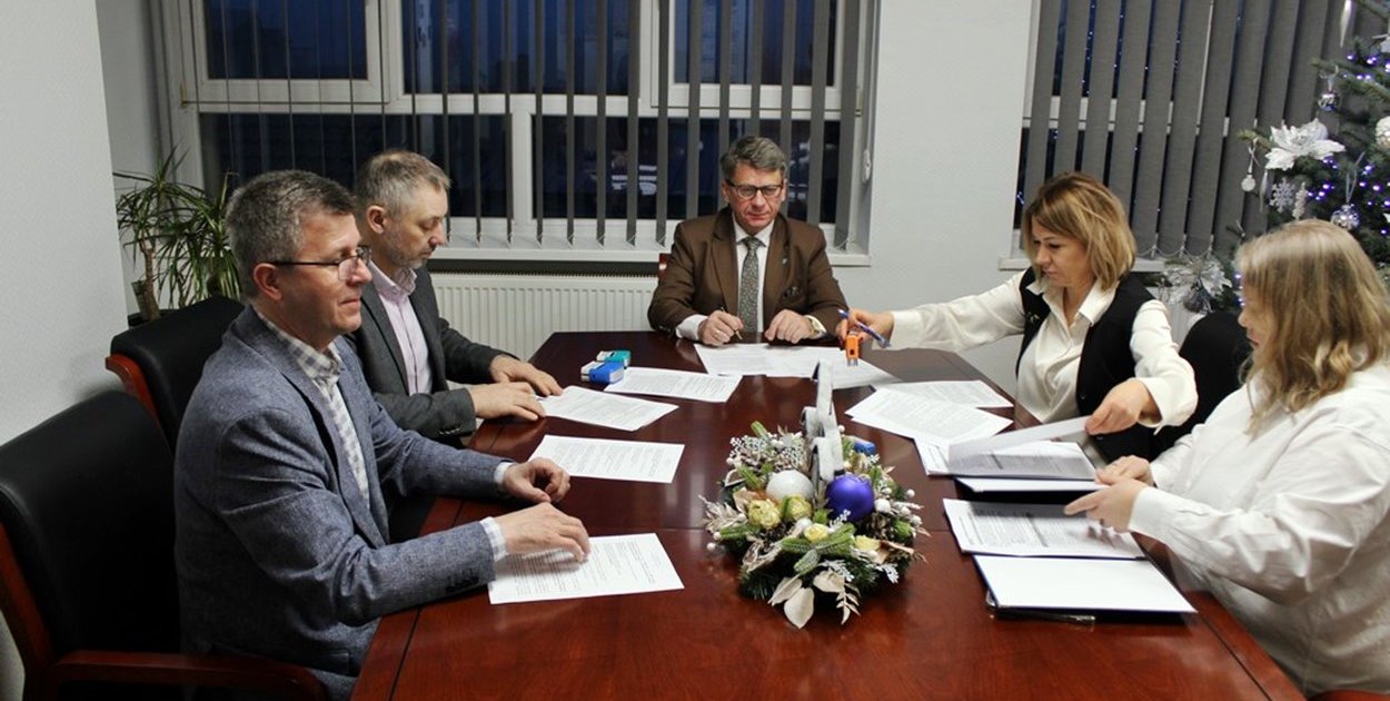 Podpisano nową umowę na odbiór i zagospodarowanie odpadów w Gminie Mrocza - fot. UM Mrocza