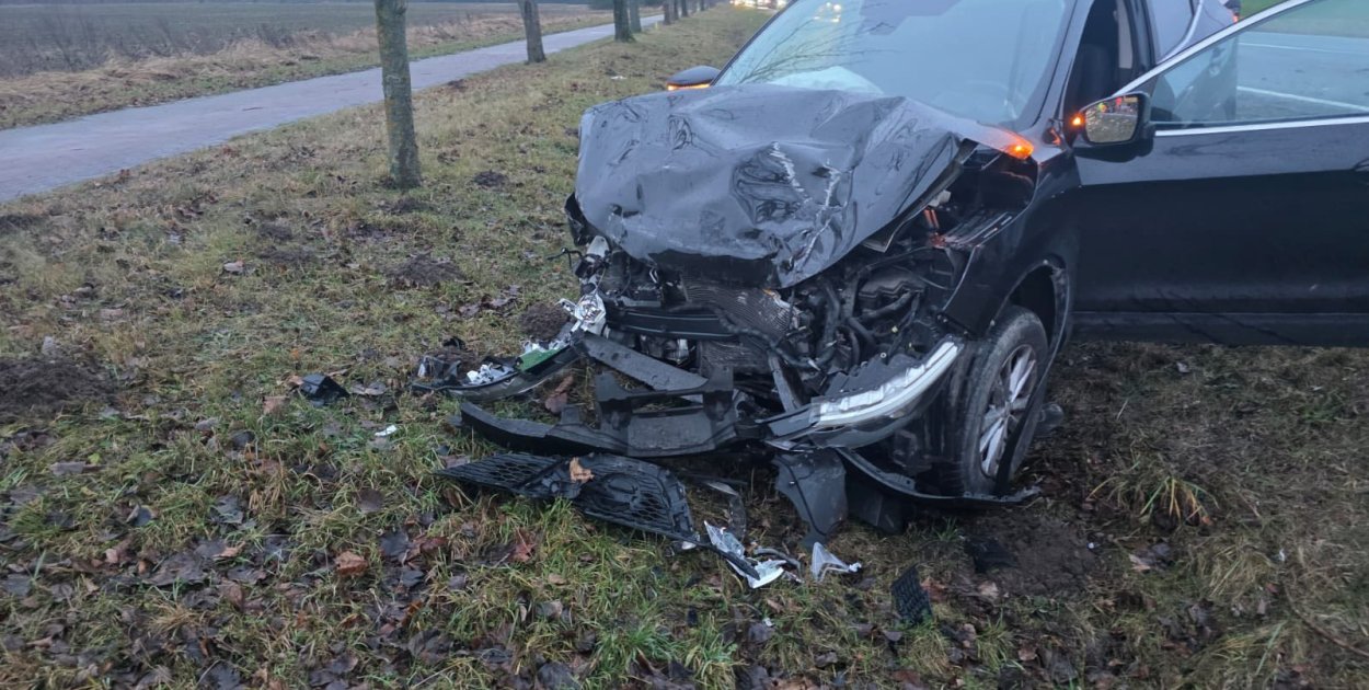 Wypadek na DK-22 za Człuchowem w kierunku Jaromierza - fot. KPP Człuchów