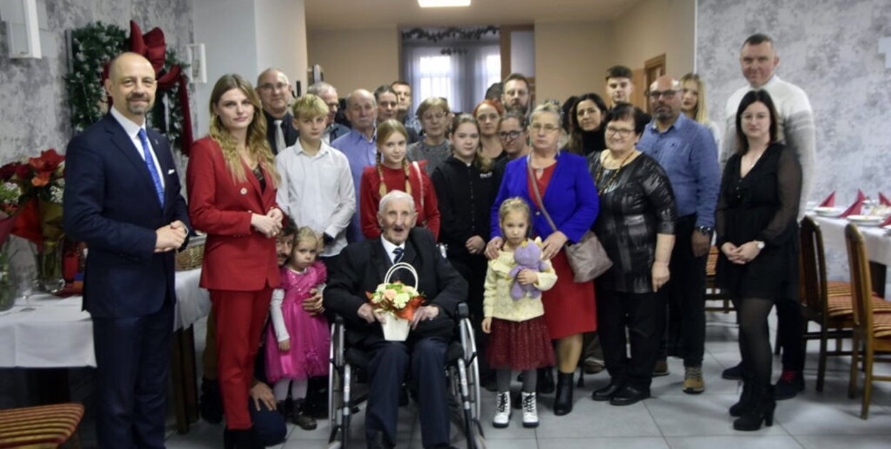 102. urodziny Pana Wiktora, najstarszego mieszkańca Gminy Więcbork - fot. UM Więcbork