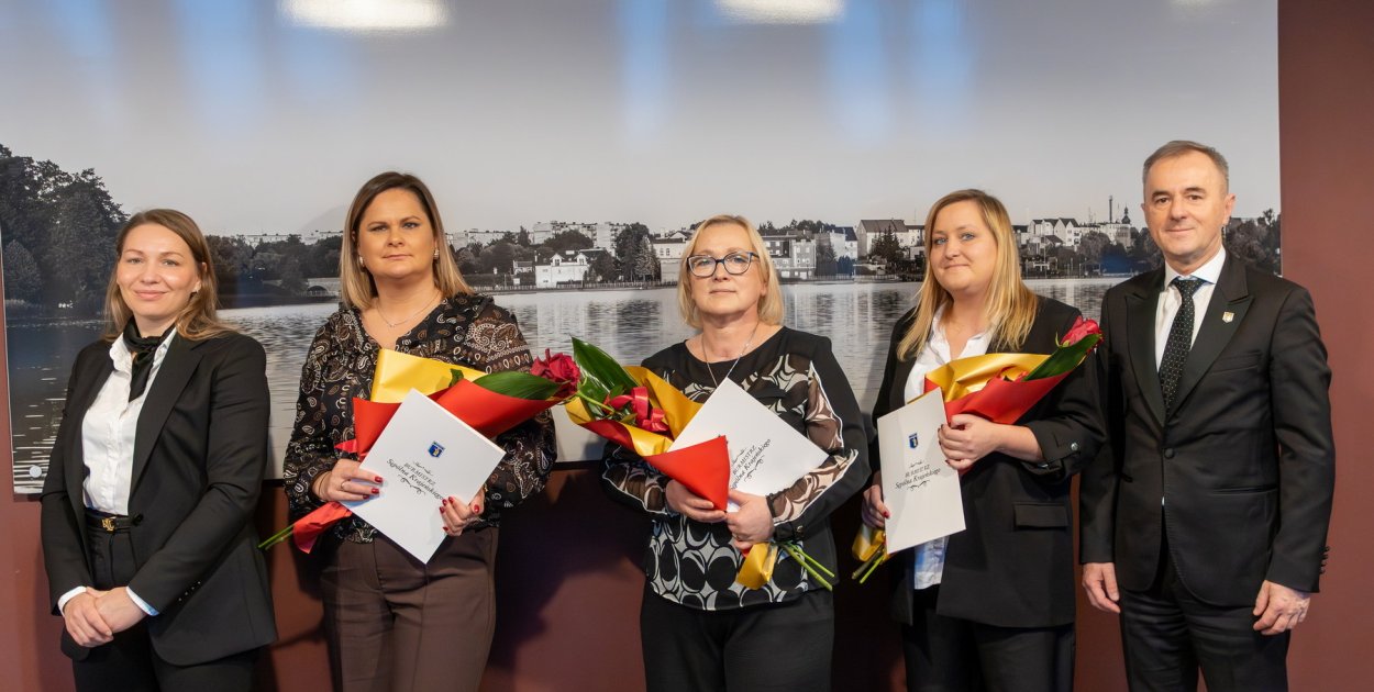 Sępólno Krajeńskie Uroczyste wręczenie aktów nadania stopnia awansu zawodowego nauczyciela mianowanego - fot. UM Sępólno Krajeńskie