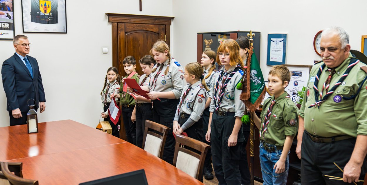 Tradycji stało się zadość. Światło Pokoju dotarło do Nakła nad Notecią - fot. Karol Maliński - UMiG Nakło nad Notecią