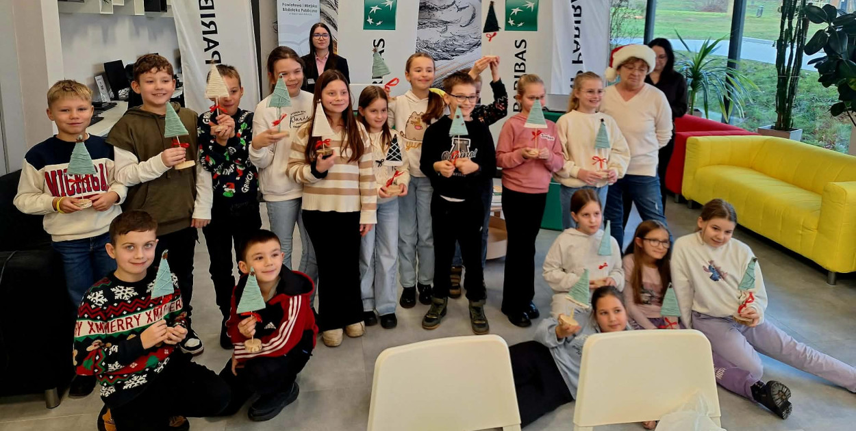 Nakło nad Notecią Magia świąt w bibliotece - grudniowe warsztaty kreatywne - fot. PiMBP Nakło nad Notecią