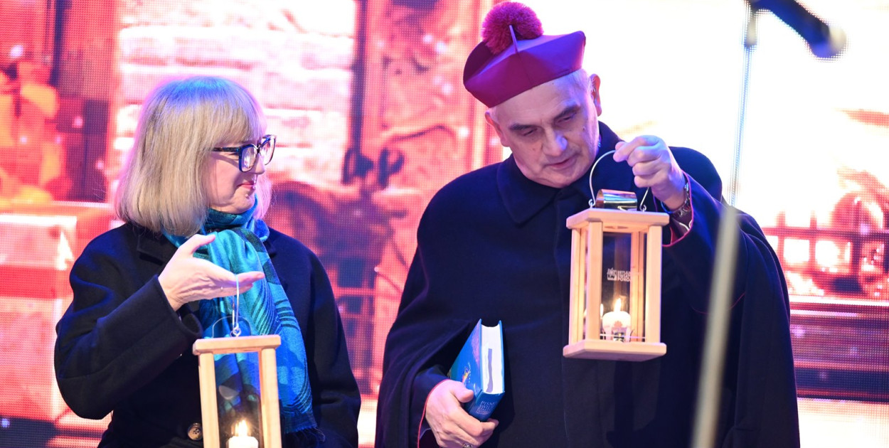 Bydgoszcz Życzenia od miasta i diecezji na zakończenie jarmarku świątecznego - fot. Biuro Prasowe Diecezji Bydgoskiej