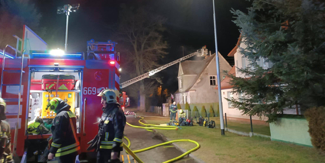 Okonek Pożar budynku mieszkalnego. Poszkodowana jedna osoba - fot. KP PSP Złotów