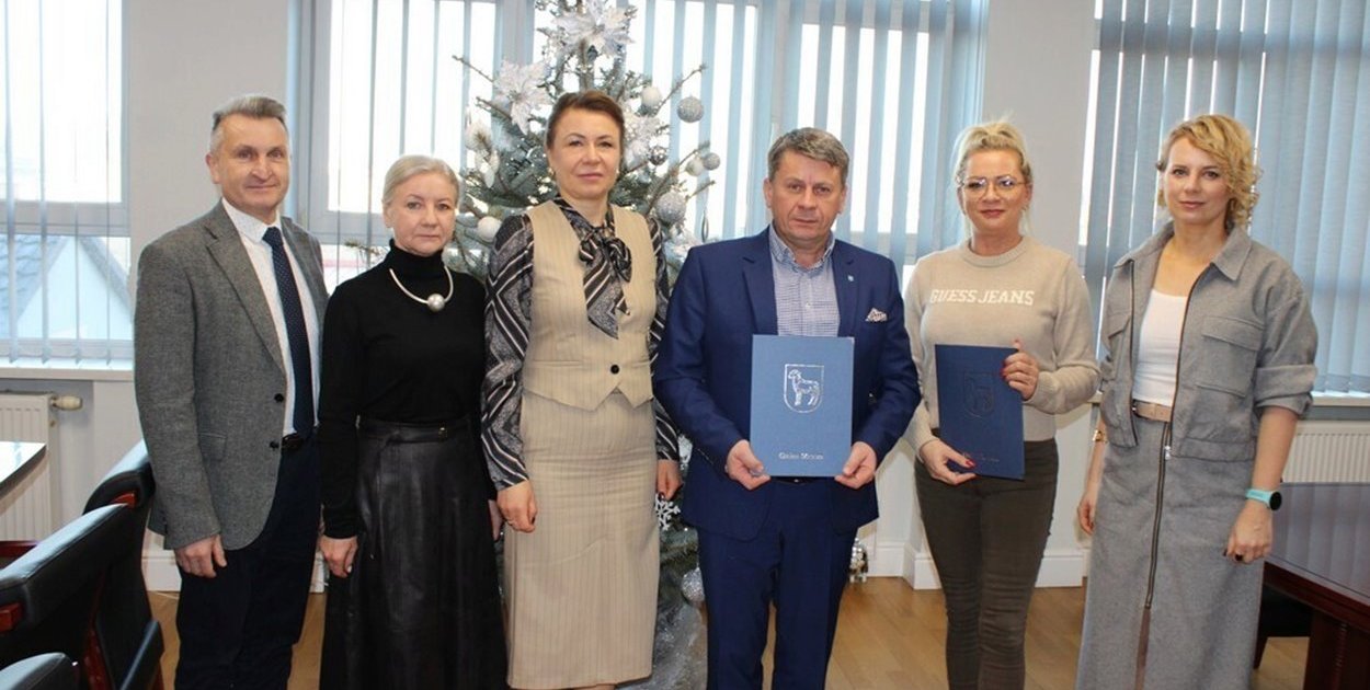 Mrocza Podpisano umowę na przebudowę i modernizację budynku Szkoły Podstawowej w Mroczy - fot. UM Mrocza