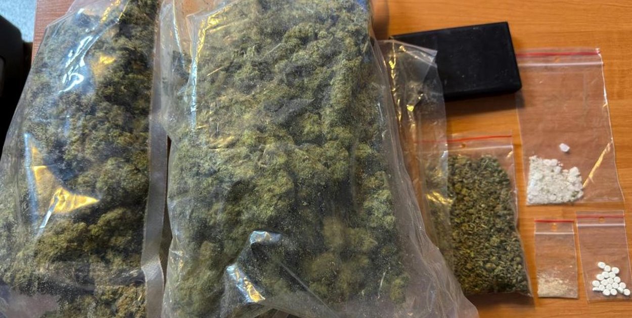 Bydgoszcz Mieszkaniec Szwederowa namierzony i zatrzymany z narkotykami - fot. KMP Bydgoszcz