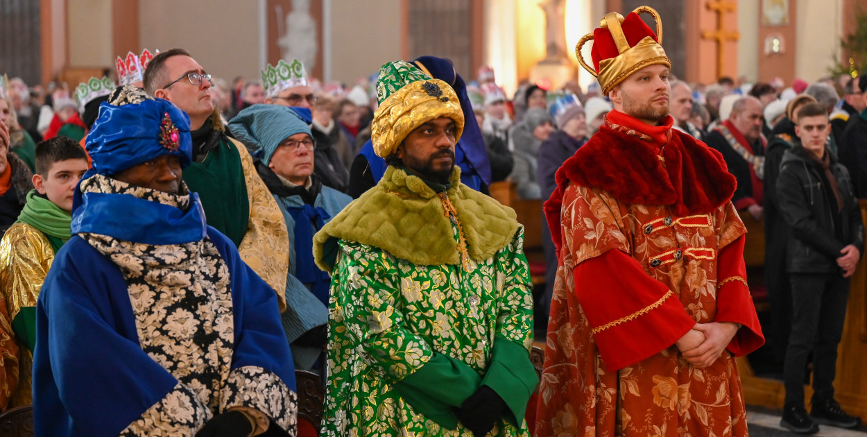 Bydgoszcz Wielotysięczny tłum przeszedł w 13. Bydgoskim Orszaku Trzech Króli - fot. Marcin Jarzembowski