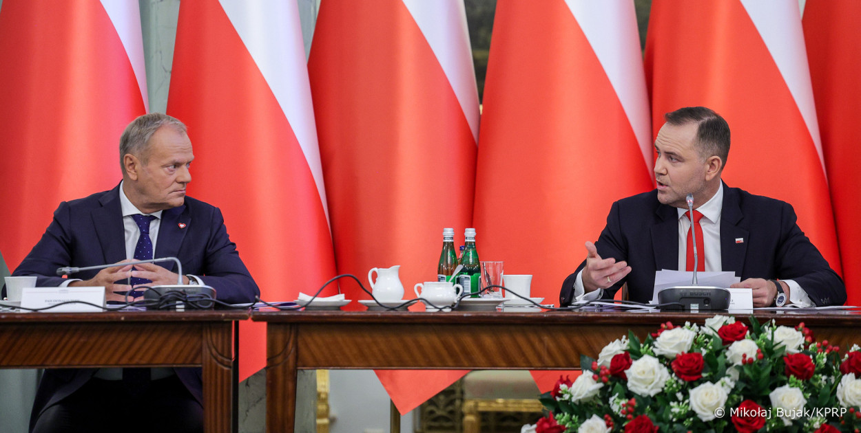Donald Tusk i Karol Nawrocki na Radzie Gabinetowej - fot. Mikołaj Bujak  KPRP