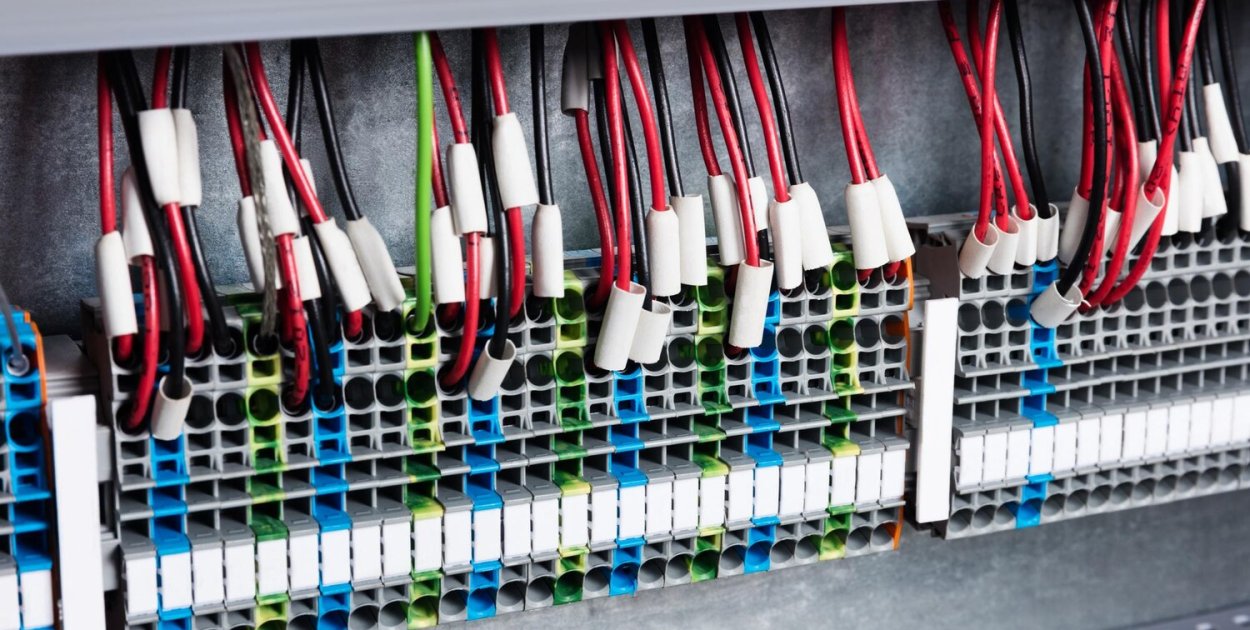 Zalety stosowania przełącznic naściennych w instalacjach LAN - fot. partnera