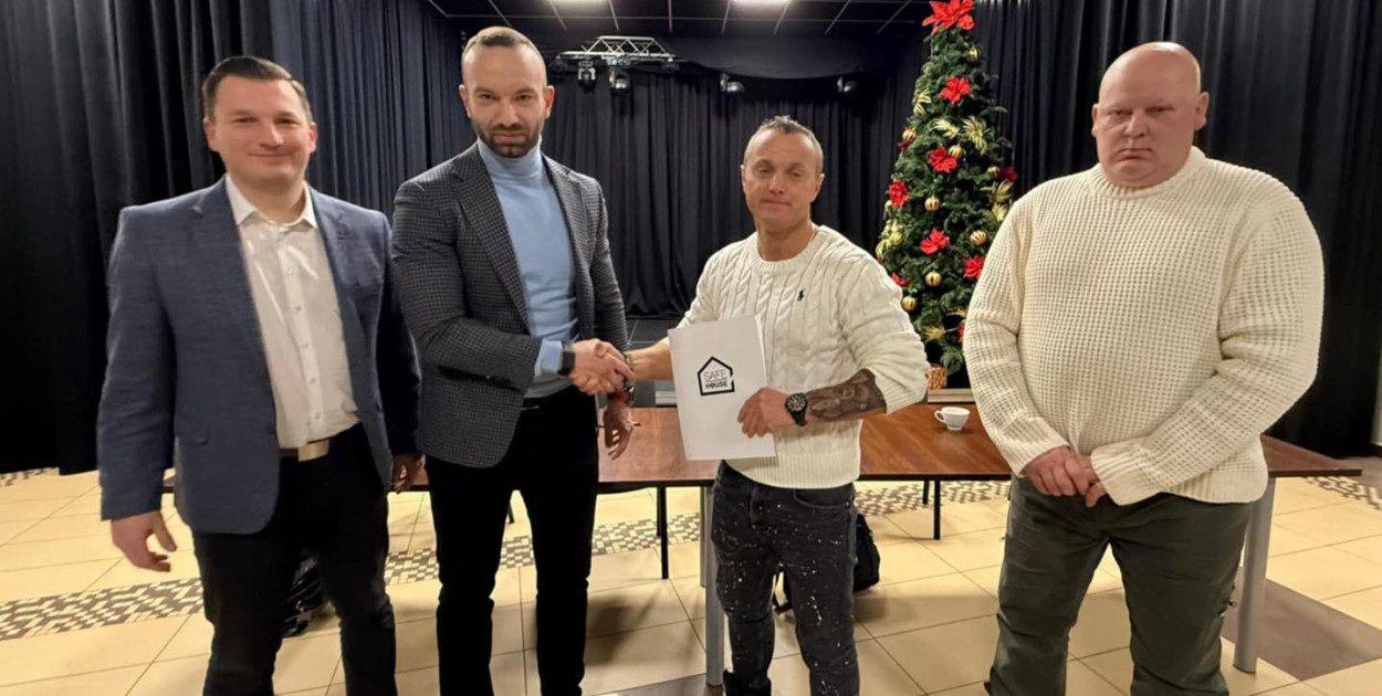 Safe House Piła dołączył do grona sponsorów GKS Iskra Szydłowo - fot. Gmina Szydłowo