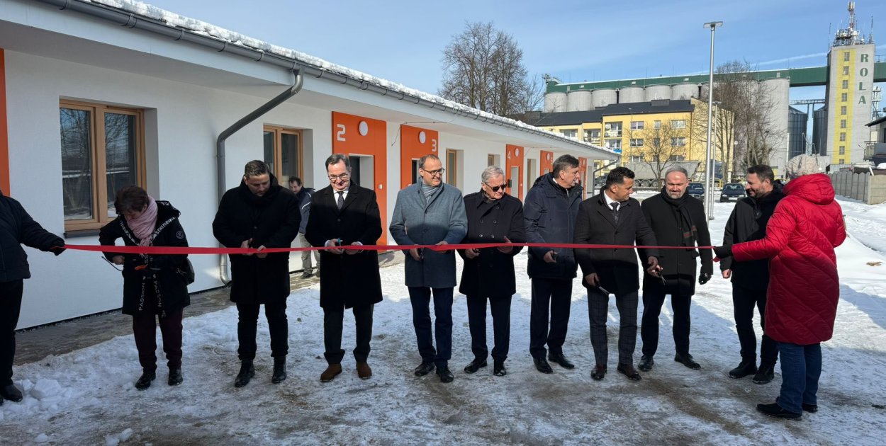 Człuchów: Uroczyste otwarcie po odbudowie budynków komunalnych na Słowackiego