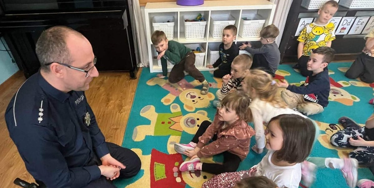 Nakło nad Notecią: Dzielnicowi spotkali się z przedszkolakami z Wesołej Piątki