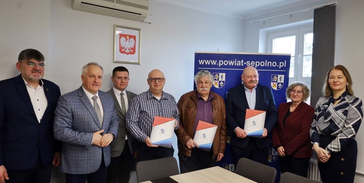 Powiat sępoleński: Podpisanie umów ze Spółkami Wodnymi
