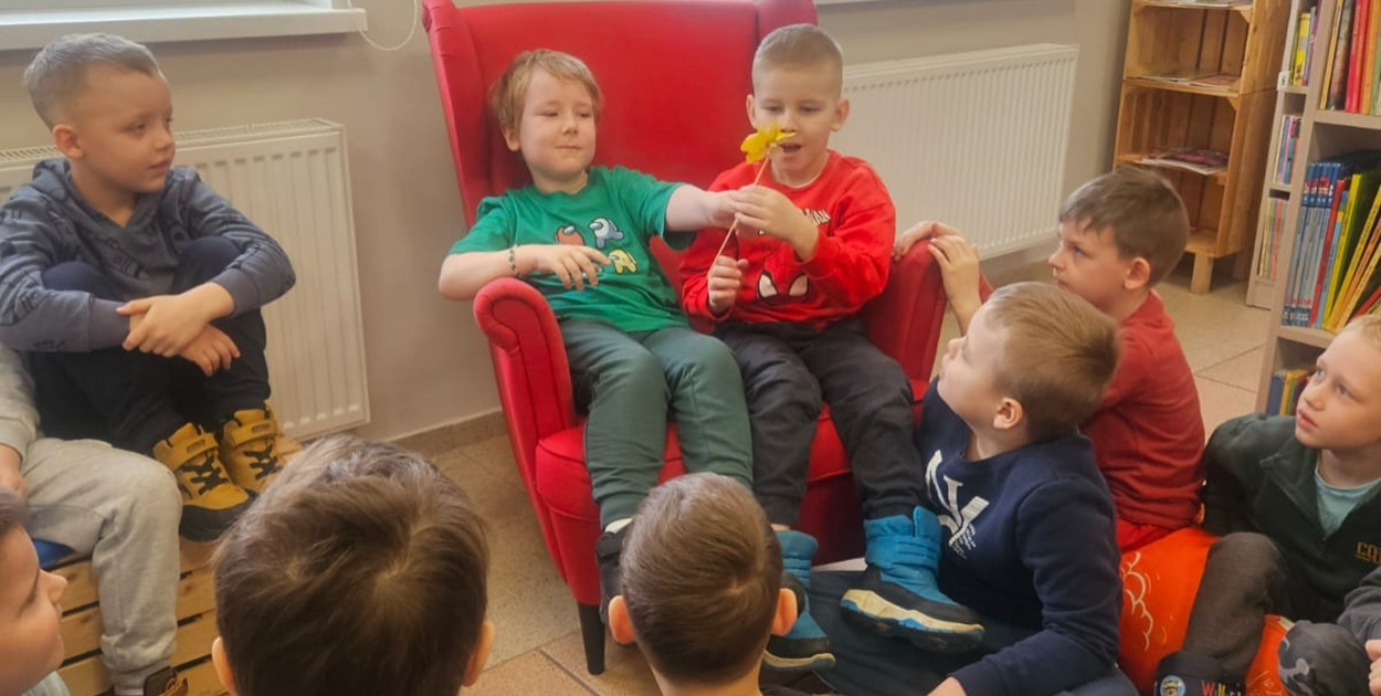 Gmina Nakło nad Notecią: Dzień Języka Ojczystego w Bibliotece w Ślesinie