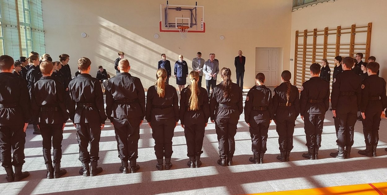 Sępólno Krajeńskie: Kadeci klasy policyjnej otrzymali awanse na wyższe stopnie