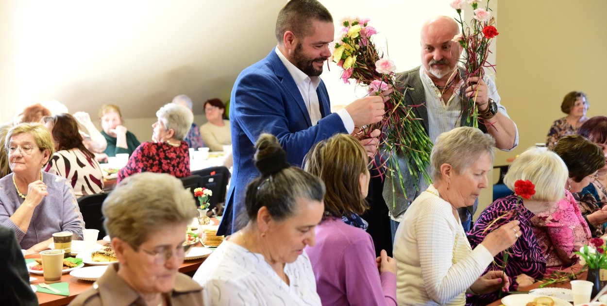 Dzień Kobiet w Jastrowiu: Uroczyste spotkanie dla seniorek
