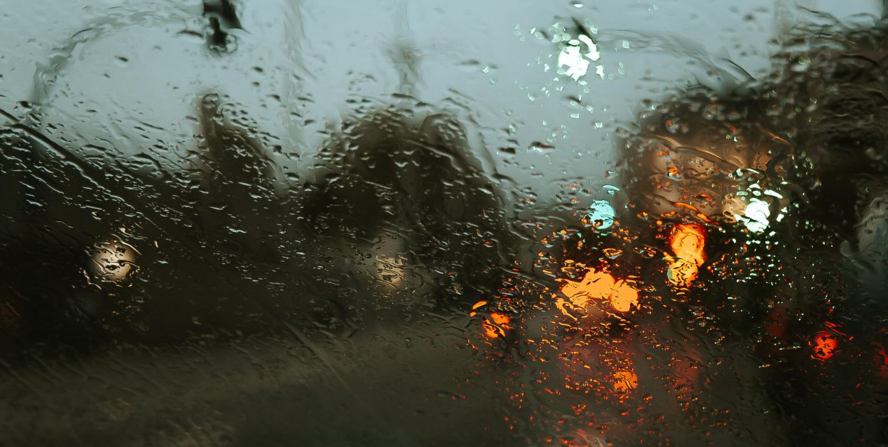 Możliwe intensywne opady deszczu na zachodzie Polski - jutro odprawa w RCB poświęc