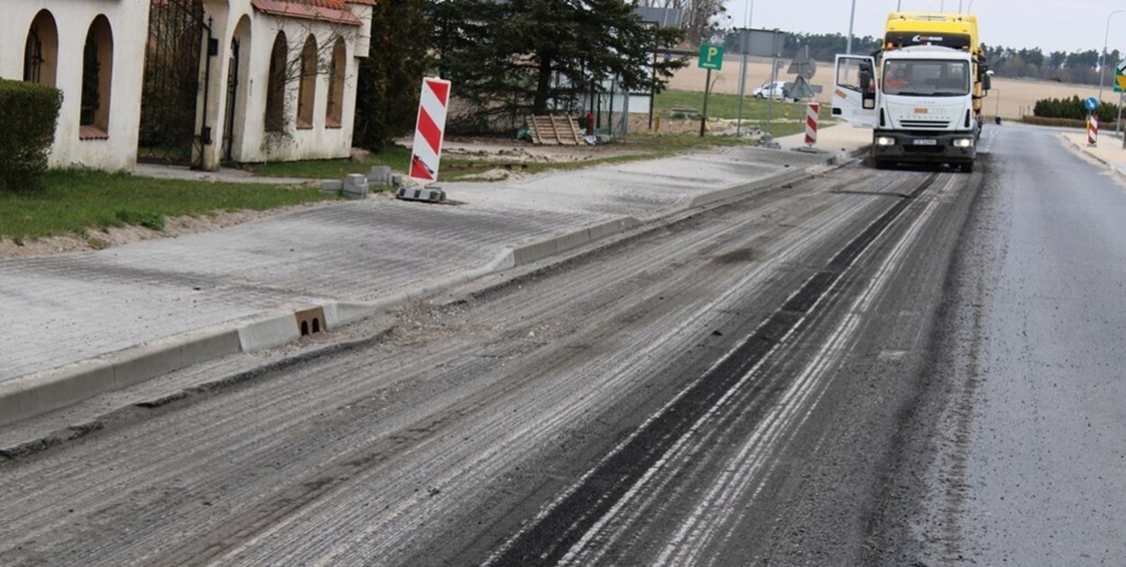 Mrocza: Modernizacja ul. Kościuszki wchodzi w kluczową fazę. Od poniedziałku nowe