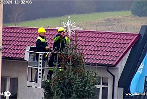 Choinka na kamieńskim rynku ma już ozdoby - Kamień