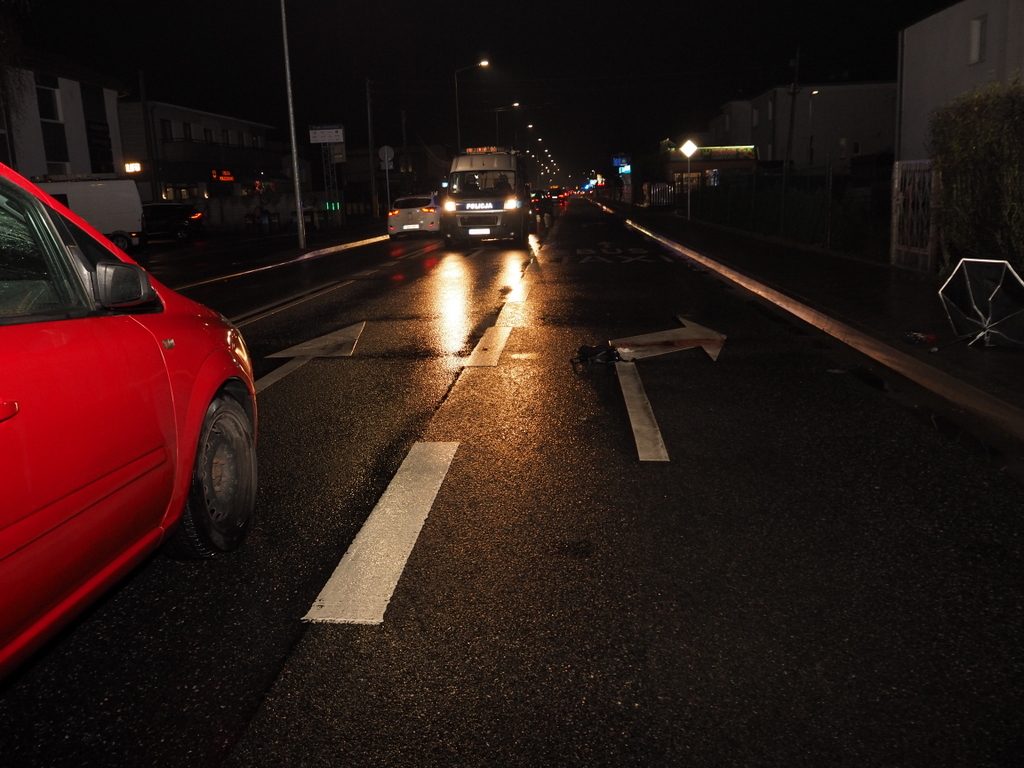 Osowa Góra Nie ustąpił pierwszeństwa pieszej. 66-latka z poważnymi obrażeniami trafiła do szpitala - fot. KMP Bydgoszcz