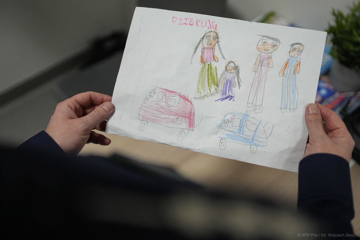 Piła Piękny gest 5-latki dla dzielnicowego - fot. KPP Piła