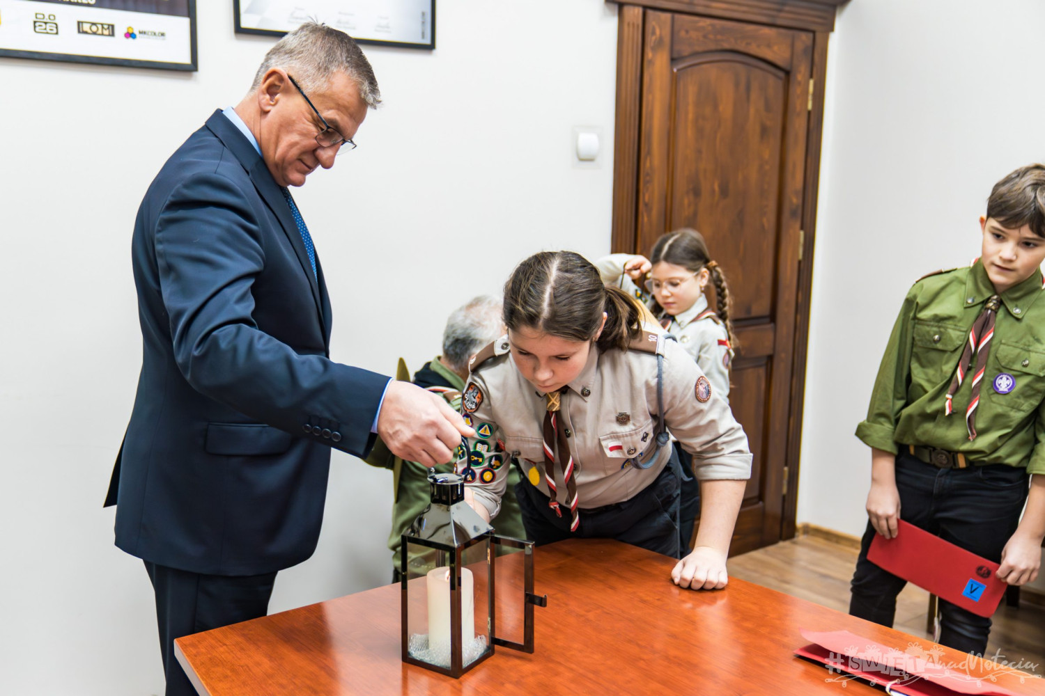 Tradycji stało się zadość. Światło Pokoju dotarło do Nakła nad Notecią - fot. Karol Maliński - UMiG Nakło nad Notecią 