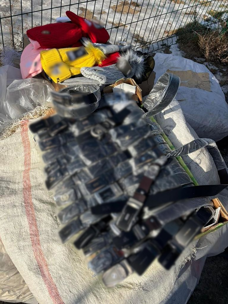 Bydgoszcz Kryminalni z Wyżyn zabezpieczyli podrobioną odzież - fot. KMP Bydgoszcz