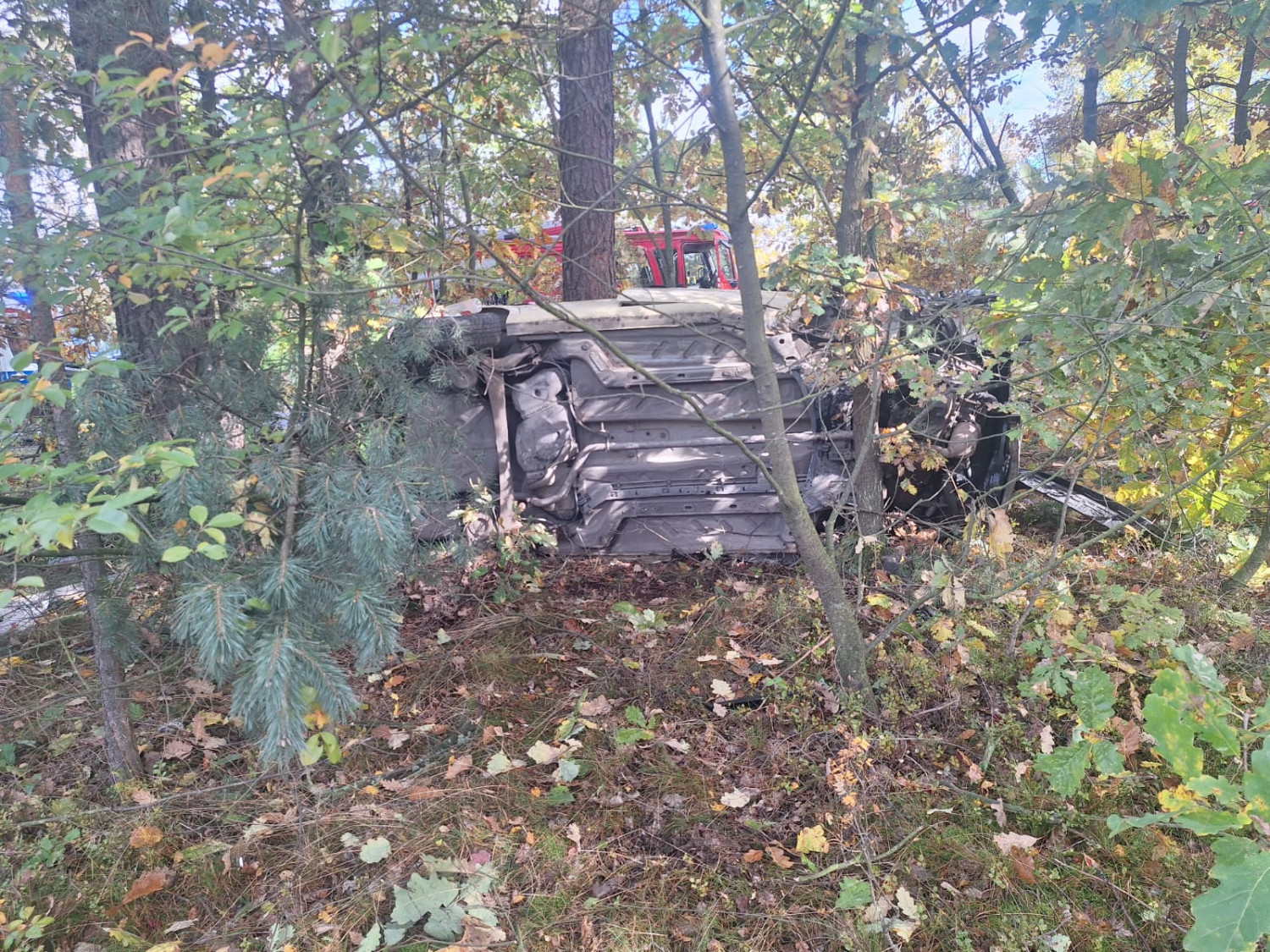 Dachowanie na trasie Piła - Kaczory - fot. asp. Kamil Woźniak, str. Łukasz Jagła, KP PSP Piła