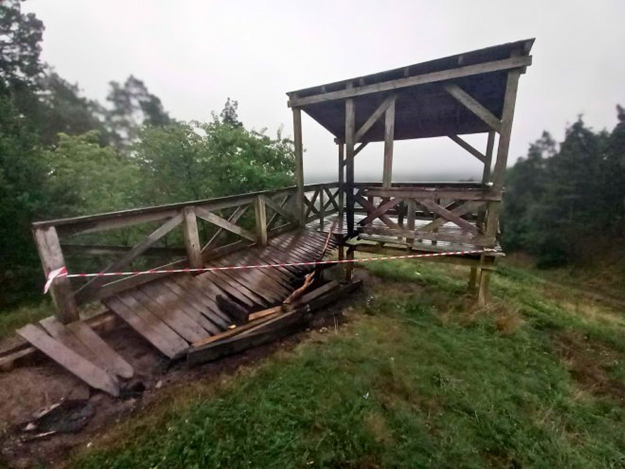 Jastrowie - Punkt widokowy zniszczony! Został celowo podpalony - fot. UGiM Jastrowie