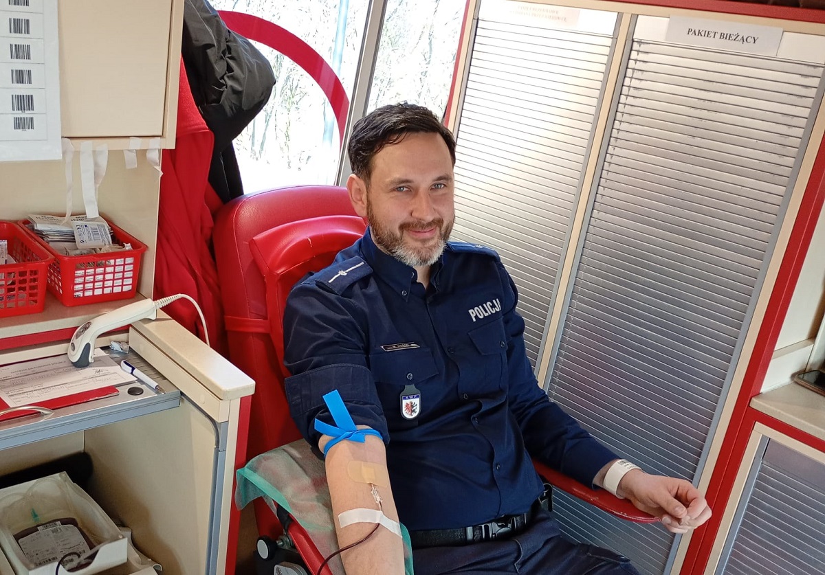 Kamień Krajeński Akcja honorowego krwiodawstwa z udziałem policjantów - fot. KPP Sępólno Krajeńskie
