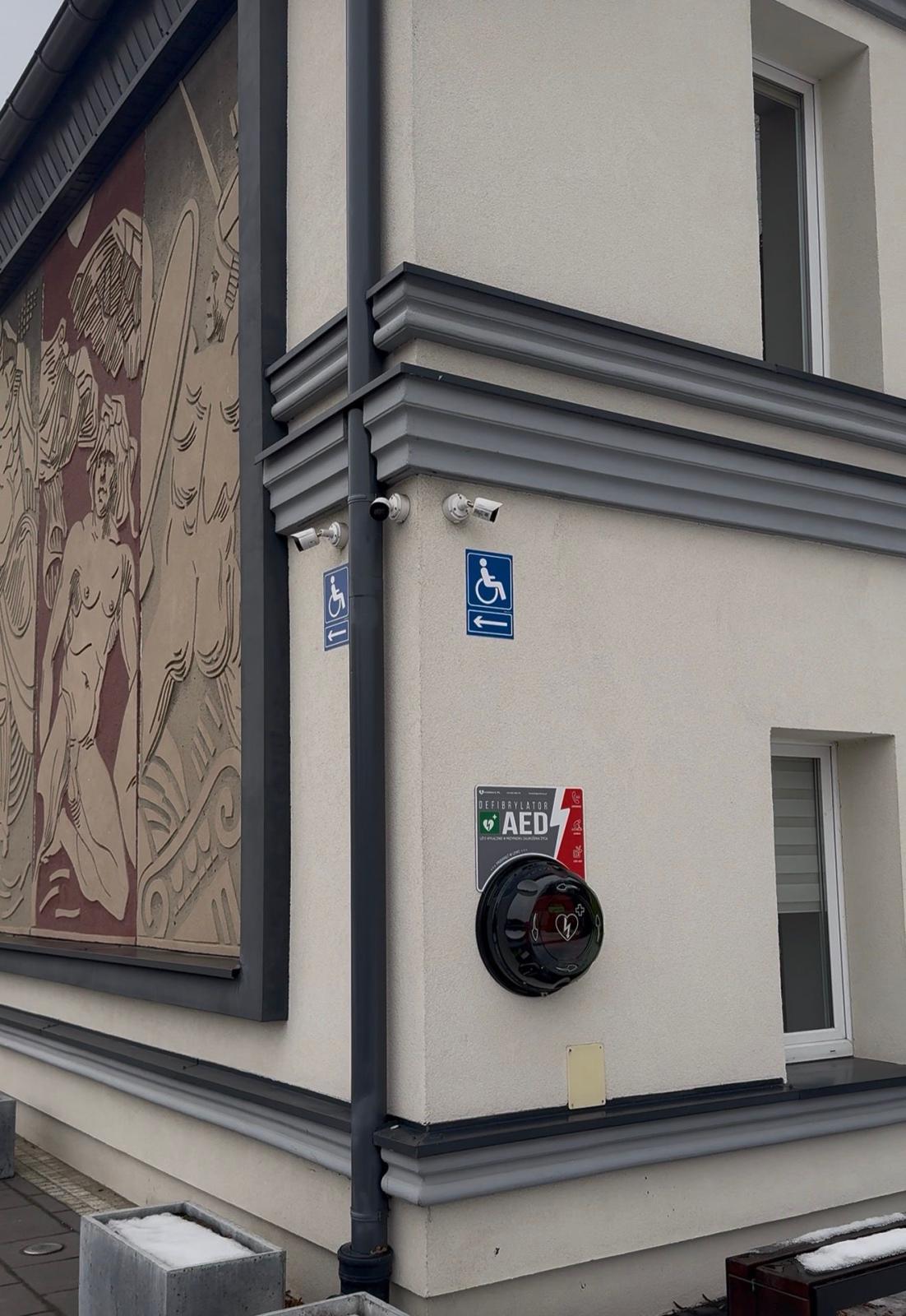 Kolejne defibrylatory AED w Człuchowie - fot. UM Człuch&oacute;w
