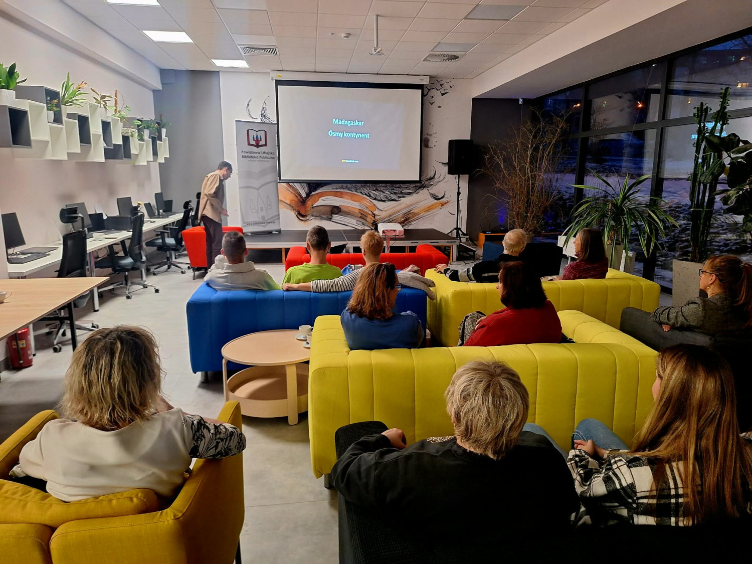 Nakło nad Notecią Piękna opowieść o zapierającej dech w piersiach madagaskarskiej przyrodzie - fot. PiMBP w Nakle nad Notecią