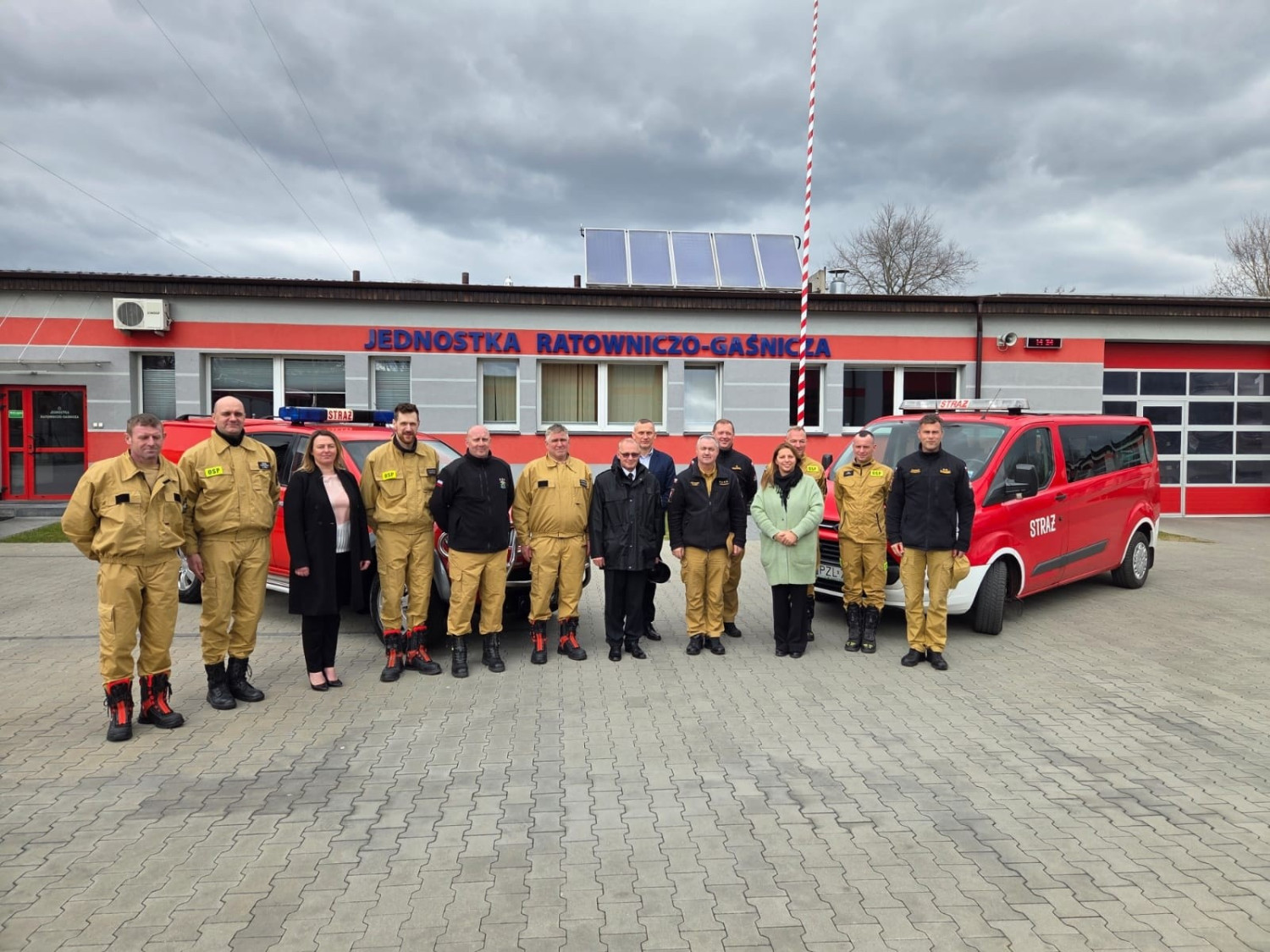 Nowe pojazdy dla strażaków z gminy Złotów i z Okonka. PSP przekazała sprzęt ochotnikom - fot. KP PSP Złotów Nowe pojazdy dla strażaków z gminy Złotów i z Okonka. PSP przekazała sprzęt ochotnikom - fot. KP PSP Złotów