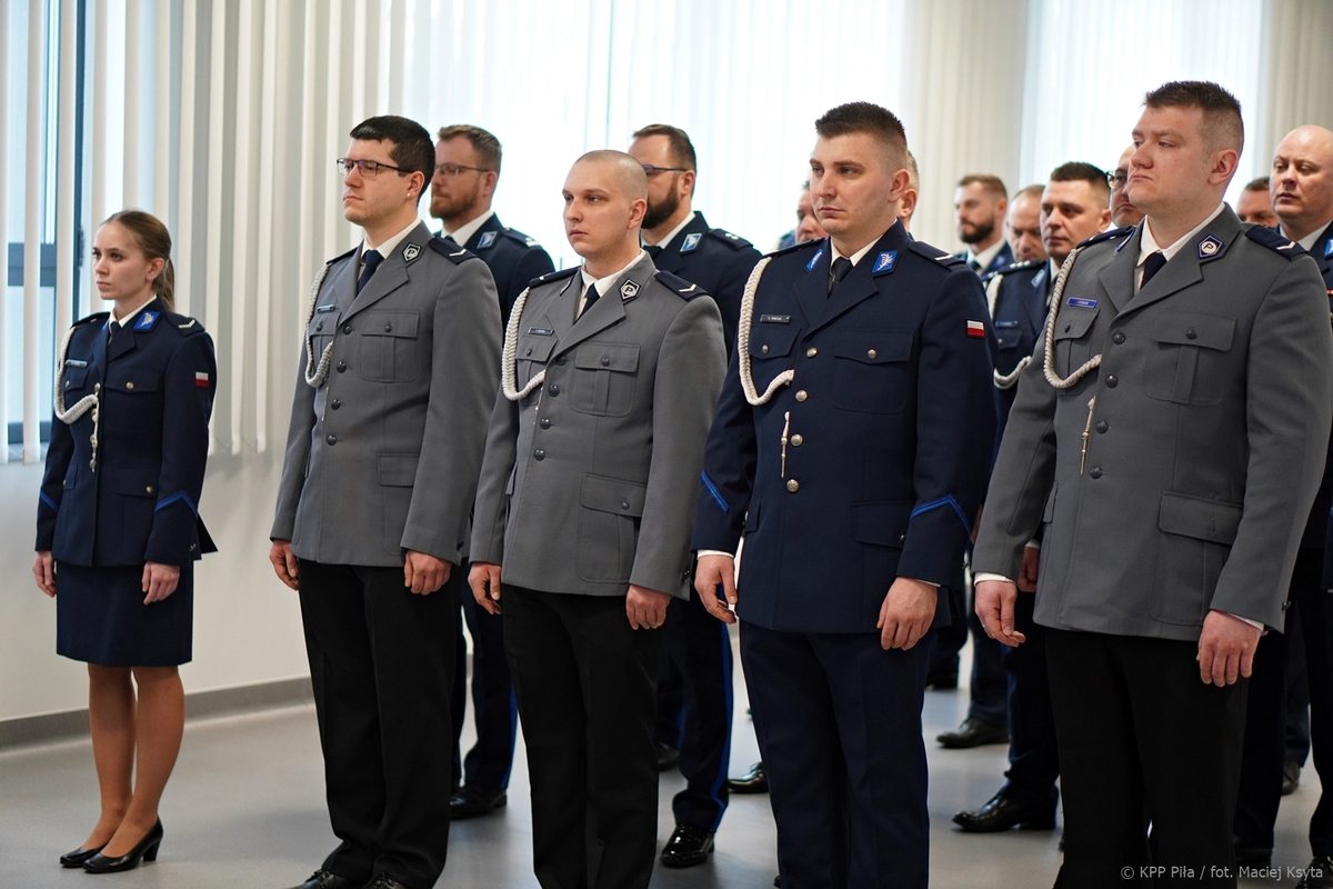 Piła - Awanse pilskich funkcjonariuszy w korpusie podoficerów - fot. KPP Piła