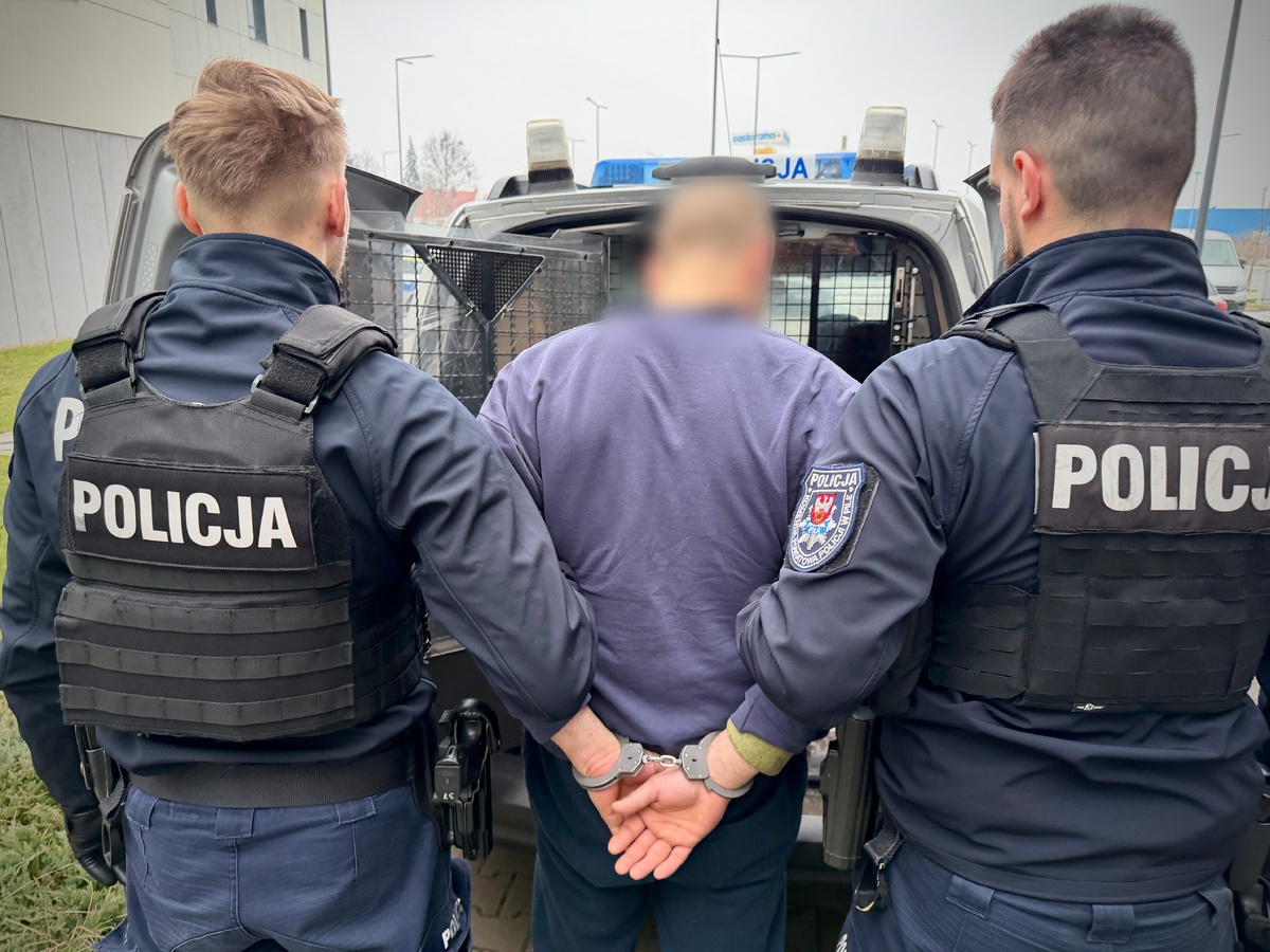 Piła Kradzionym ciągnikiem pojechał urządzić awanturę - fot. KPP Piła