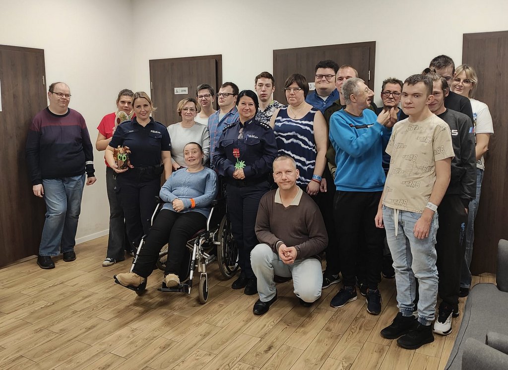 Policjantki z Koronowa rozmawiały o bezpieczeństwie z podopiecznymi Klubu dla Dobra Wspólnego 2022 - fot. Komisariat Policji Koronowo Policjantki z Koronowa rozmawiały o bezpieczeństwie z podopiecznymi Klubu dla Dobra Wspólnego 2022 - fot. Komisariat Policji Koronowo