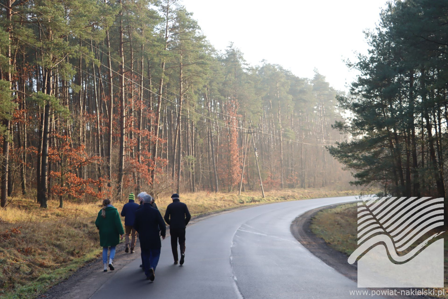 Powiat nakielski Odbi&oacute;r zmodernizowanej drogi powiatowej w Anielinach gmina Sadki - fot. Starostwo Powiatowe w Nakle nad Notecią