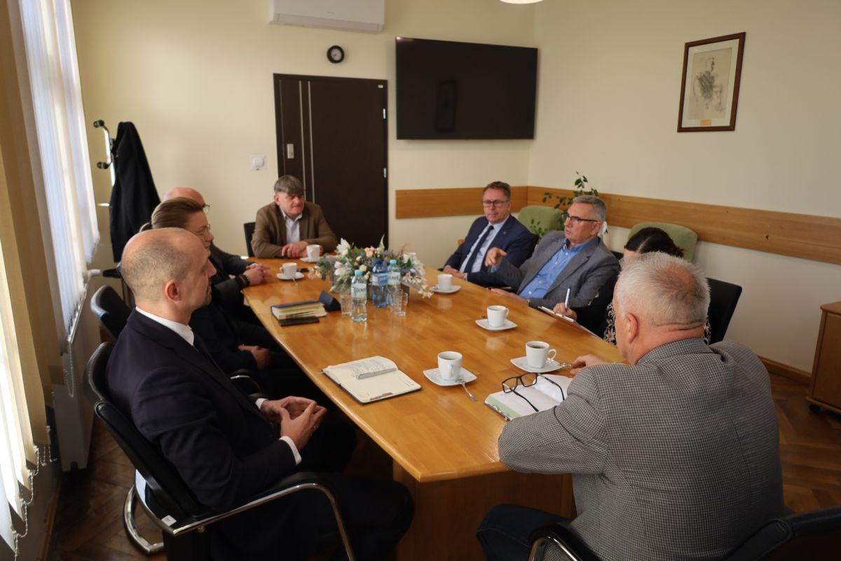 Robocze spotkanie w sprawie budowy ścieżki rowerowej Więcbork - Sępólno Krajeńskie - fot. Powiat Sępoleński