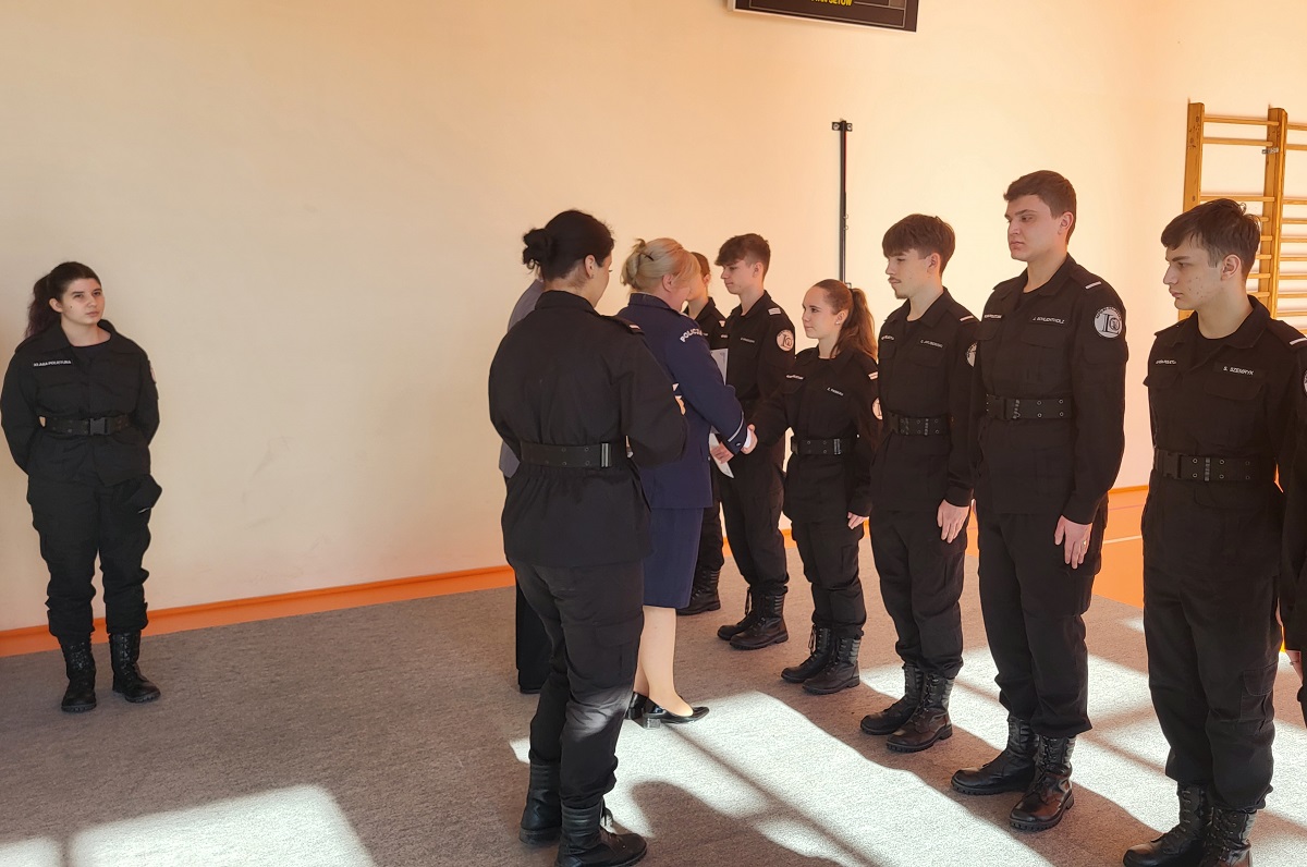 Sępólno Krajeńskie Kadeci klasy policyjnej otrzymali awanse na wyższe stopnie - fot. KPP Sępólno Krajeńskie 